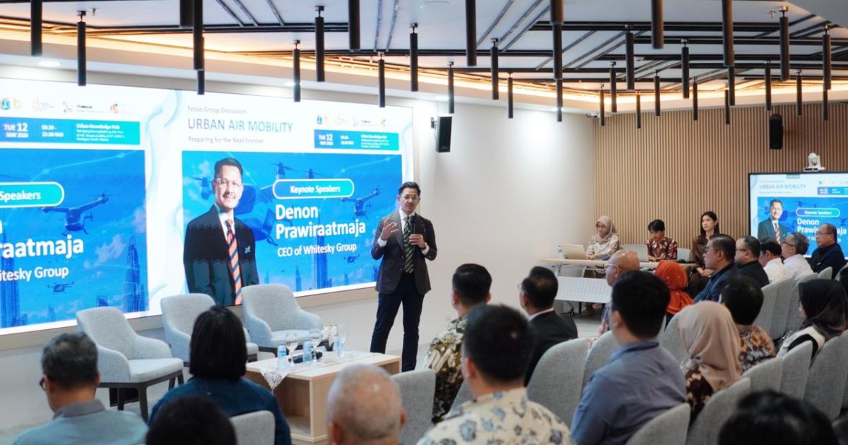Founder and CEO Whitesky Group Denon Prawiraatmadja is delivering his perspective on UAM during an FGD in Jakarta on 12 May 2026 (Photo/ITS Indonesia)